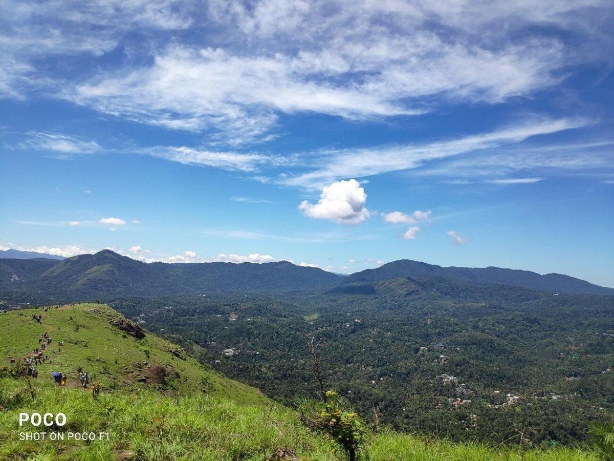 Tranquil Meadows Hues Apartment Kattappana Luaran gambar